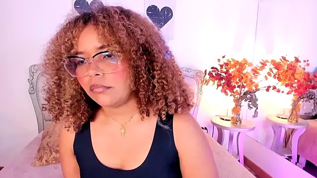 NiaColusi live sex cam