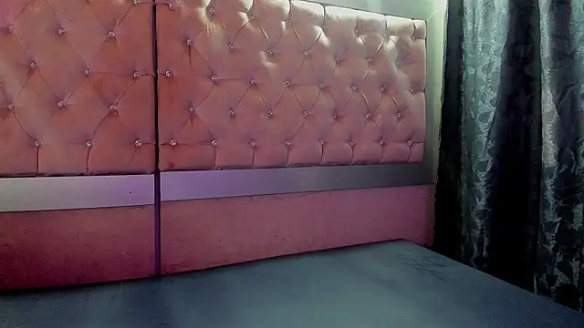 Sara_Moon_18's cam snapshot