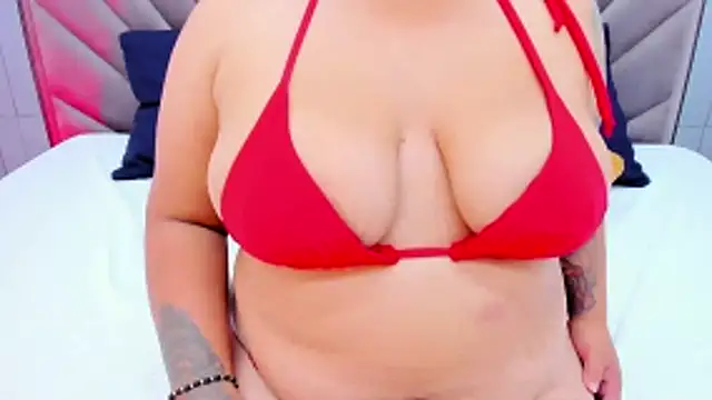 ElenaHills's cam snapshot