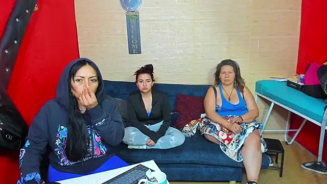 lesbiancuple's cam snapshot