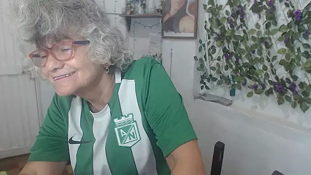 FunnyGrandma live sex cam