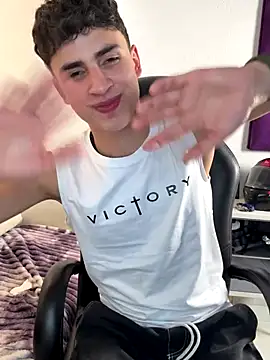 AdrianRinaldi live sex cam