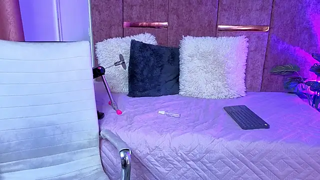 1Anya's cam snapshot