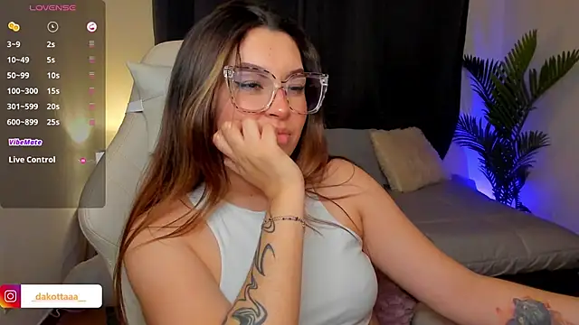 dakottaa_'s cam snapshot