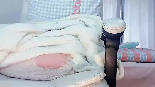 Eloise131499's cam snapshot