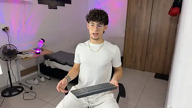 Kisan_Smith live sex cam