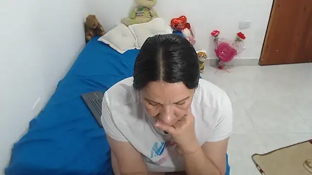 Laura_fox1's cam snapshot