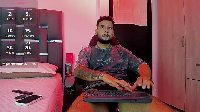 noah_corvelle's cam snapshot