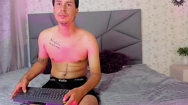 aronandemily's cam snapshot