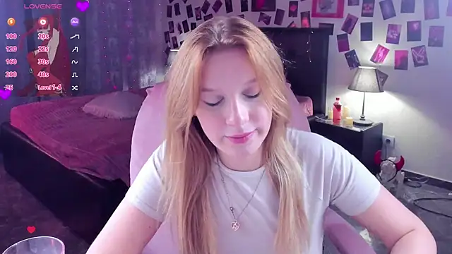 KarambaMoon's cam snapshot