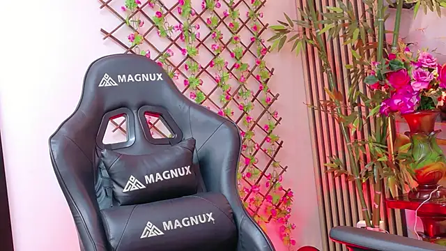 lararoberts_'s web cam