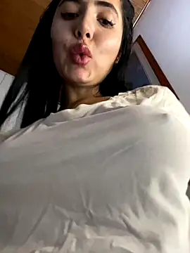 oh_nina's cam snapshot