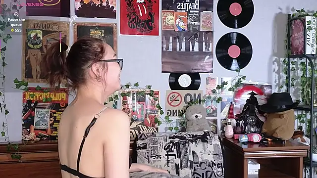 OdetteBiddy's cam snapshot