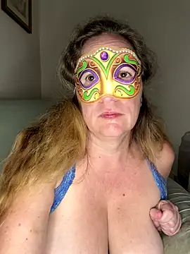 largeboobies30's cam snapshot