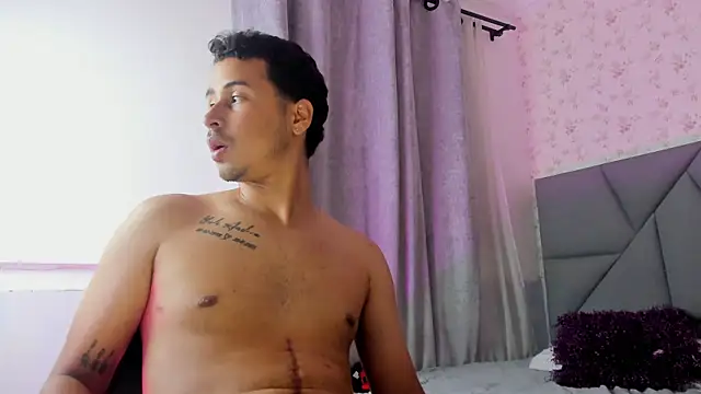 aronandemily's cam snapshot