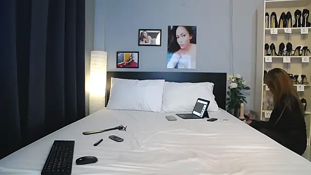 Hotbeebee's cam snapshot