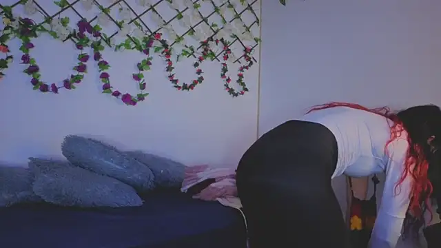 Lolarosesxs's cam snapshot