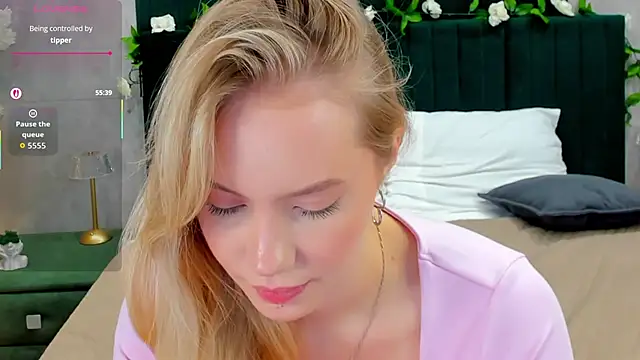 Melanie_Ryer's cam snapshot