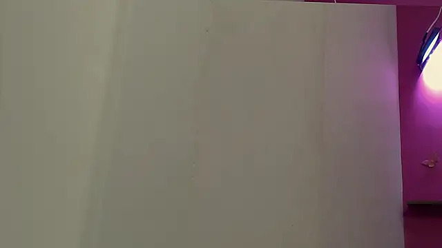 skinnybarbie022's cam snapshot