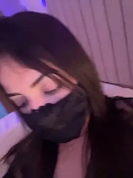 Lola-Bee's cam snapshot