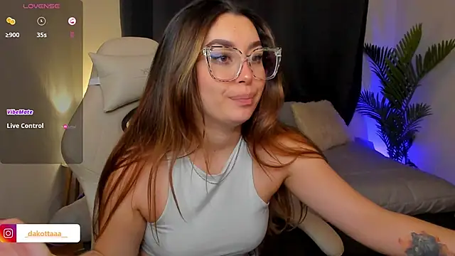 dakottaa_'s cam snapshot