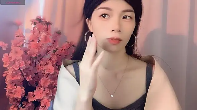 Lynnalltop-165-KeKe's cam snapshot