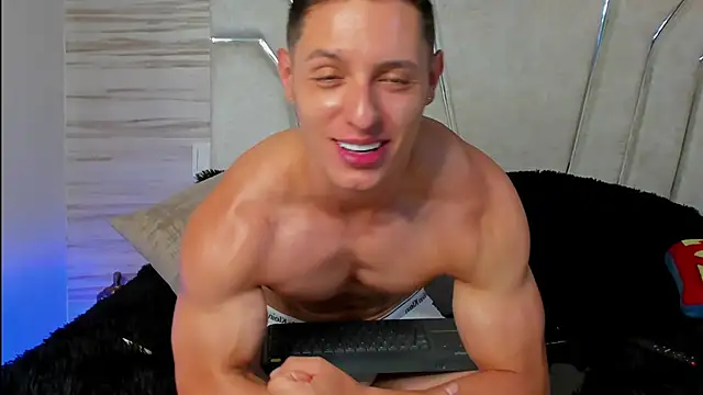 MAXTHOMSON's cam snapshot