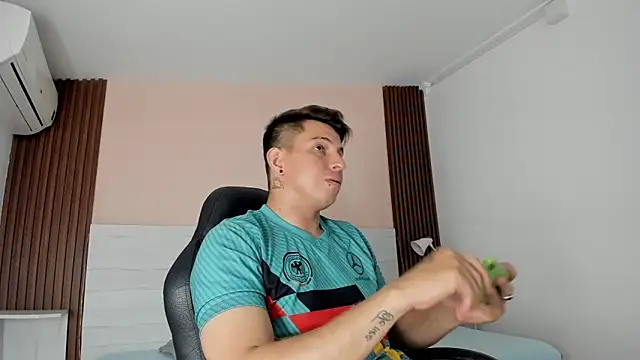 Esmeralda_gray's cam snapshot