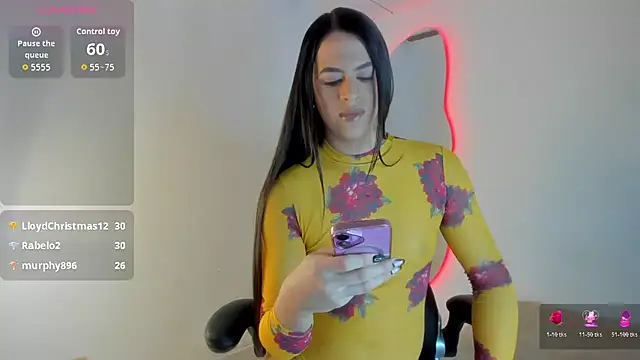 Naughtysofiaa live sex cam