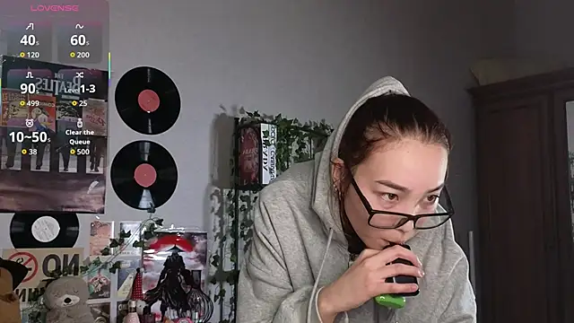 OdetteBiddy's cam snapshot