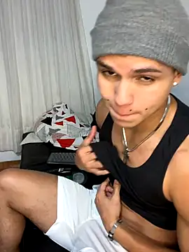 mirallesandbig live sex cam