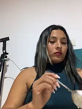 Cami_Leon2's cam snapshot