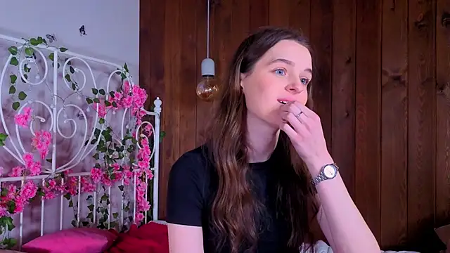 BritneySabeiha's cam snapshot