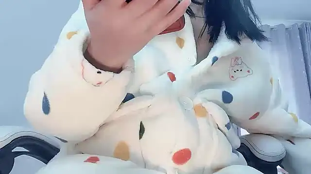 Eloise131499's cam snapshot