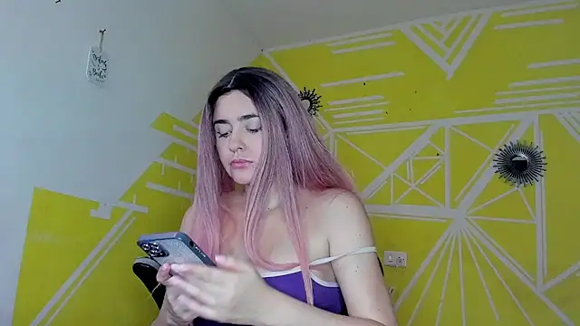 Nikolle_Rouss's cam snapshot