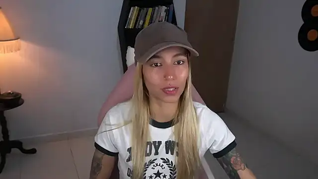 Saucy_Jenn's cam snapshot