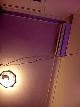 rremase_monroee76's cam snapshot