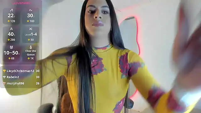 Naughtysofiaa live sex cam