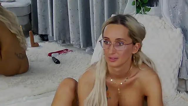 IsabelleEthan's cam snapshot