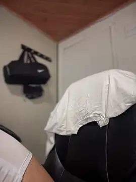 Hilary_pinkk's cam snapshot