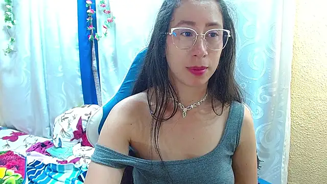 Gia_leinn live sex cam