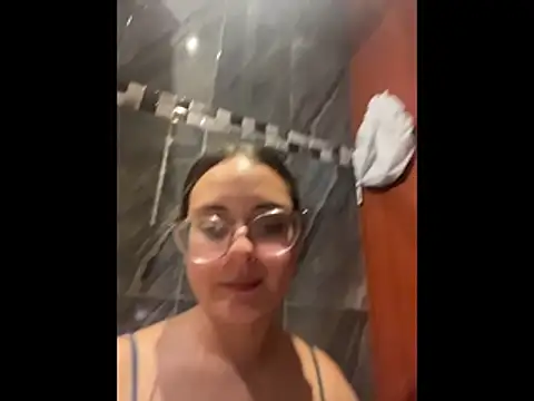 Lilaa2305's cam snapshot