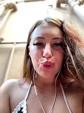 AndreaMood live sex cam