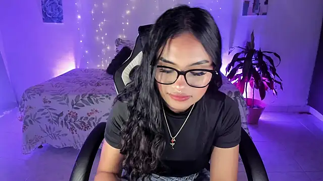 Riana_Kean's Stripchat show and profile