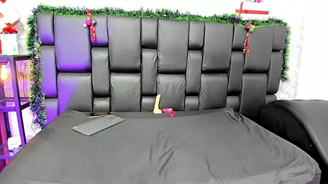 LucyAndBella's cam snapshot