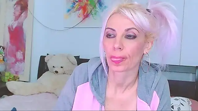 HoneyLara's cam snapshot