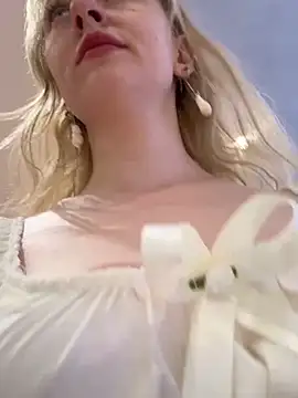 RonnieKiss live sex cam