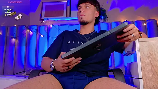 LiamThunder05_'s cam snapshot