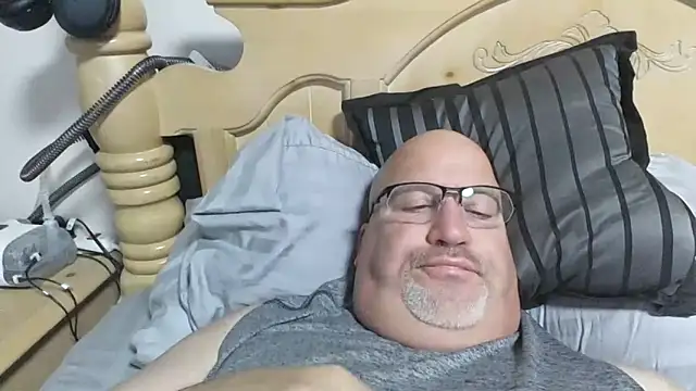 Bigbear0563 live sex cam