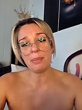 SpicyVicky live sex cam